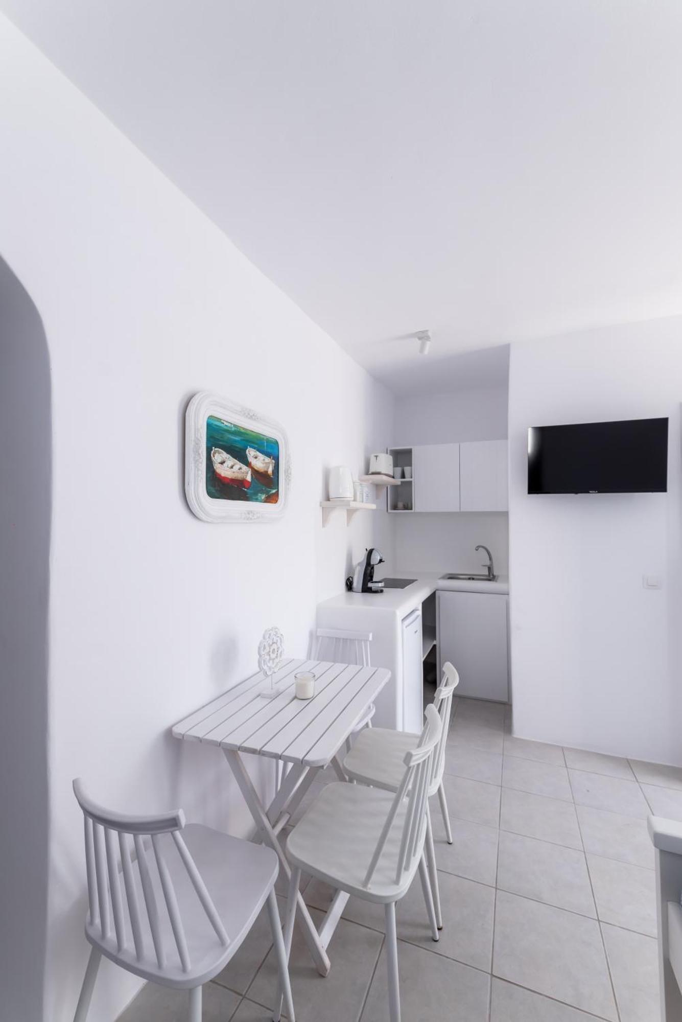 Olive Tree Mykonos Town Semi-Basement Apartment Bagian luar foto