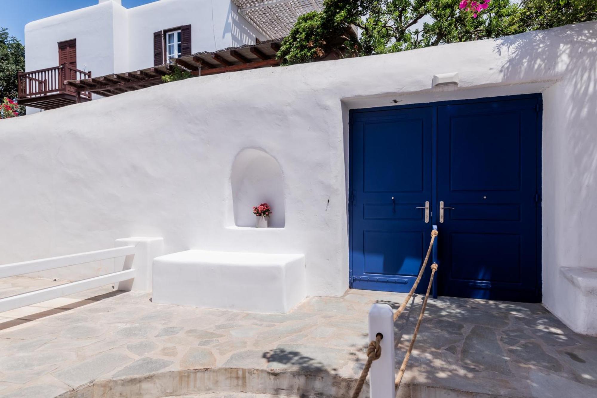 Olive Tree Mykonos Town Semi-Basement Apartment Bagian luar foto